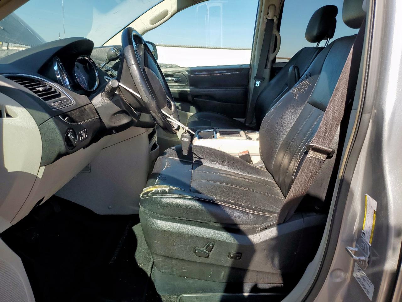 2015 Chrysler Town & Country Touring VIN: 2C4RC1BG1FR628324 Lot: 91034685