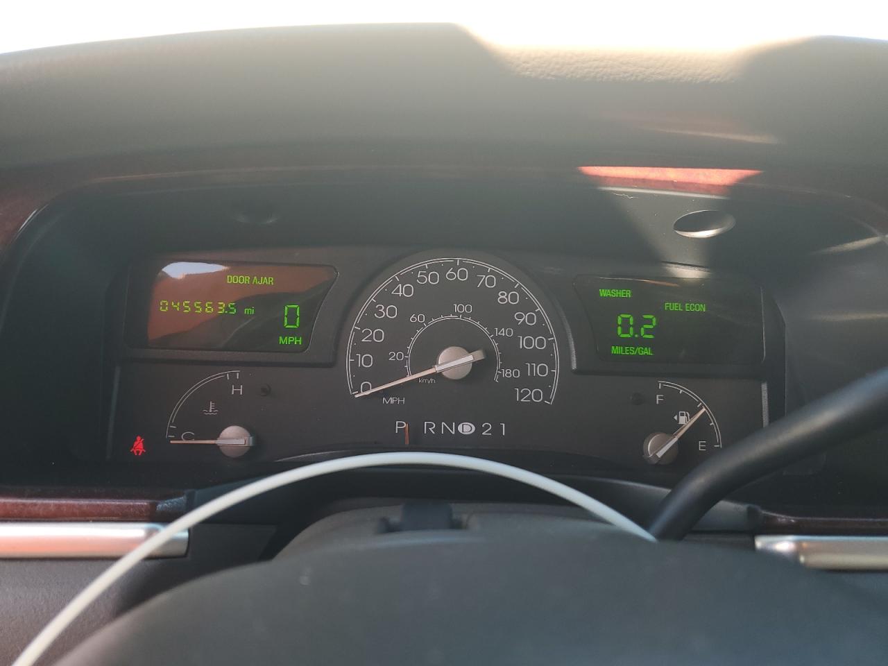 2003 Lincoln Town Car Executive VIN: 1L1FM81W13Y643637 Lot: 92817425