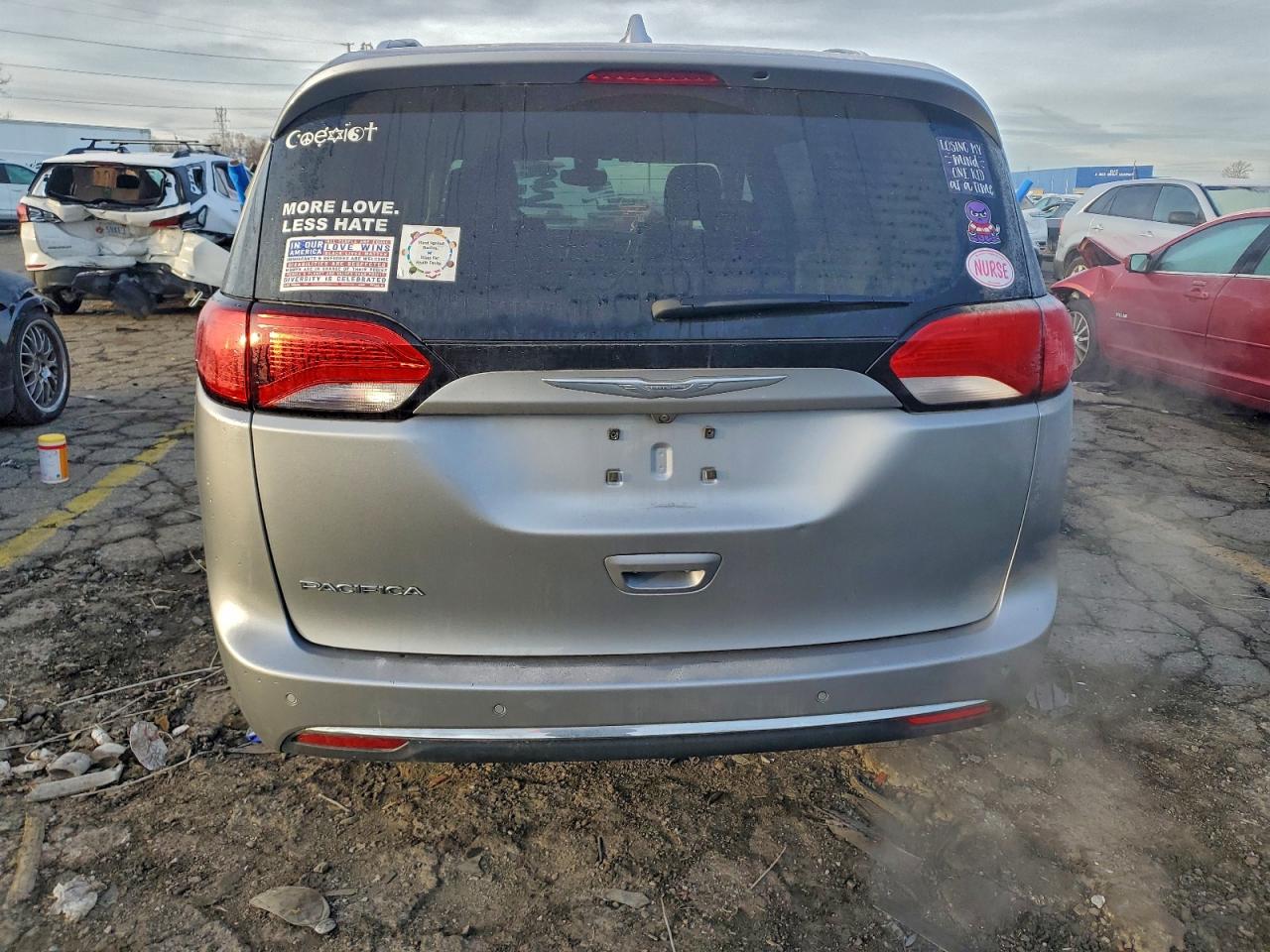 2017 Chrysler Pacifica Touring L Plus VIN: 2C4RC1EGXHR832621 Lot: 93652825