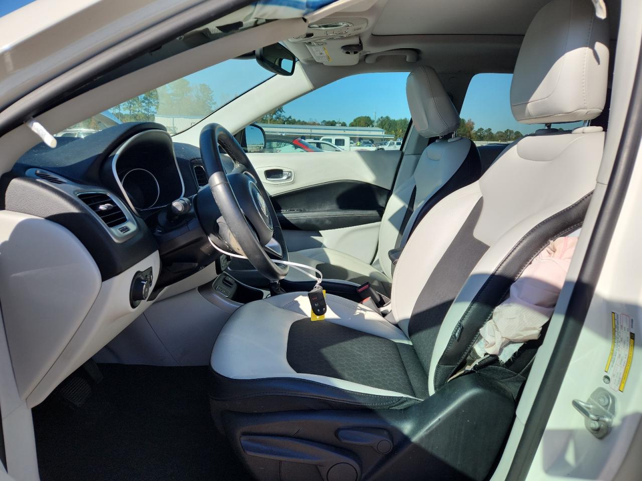 2019 Jeep Compass Latitude VIN: 3C4NJCBB5KT615989 Lot: 92195445