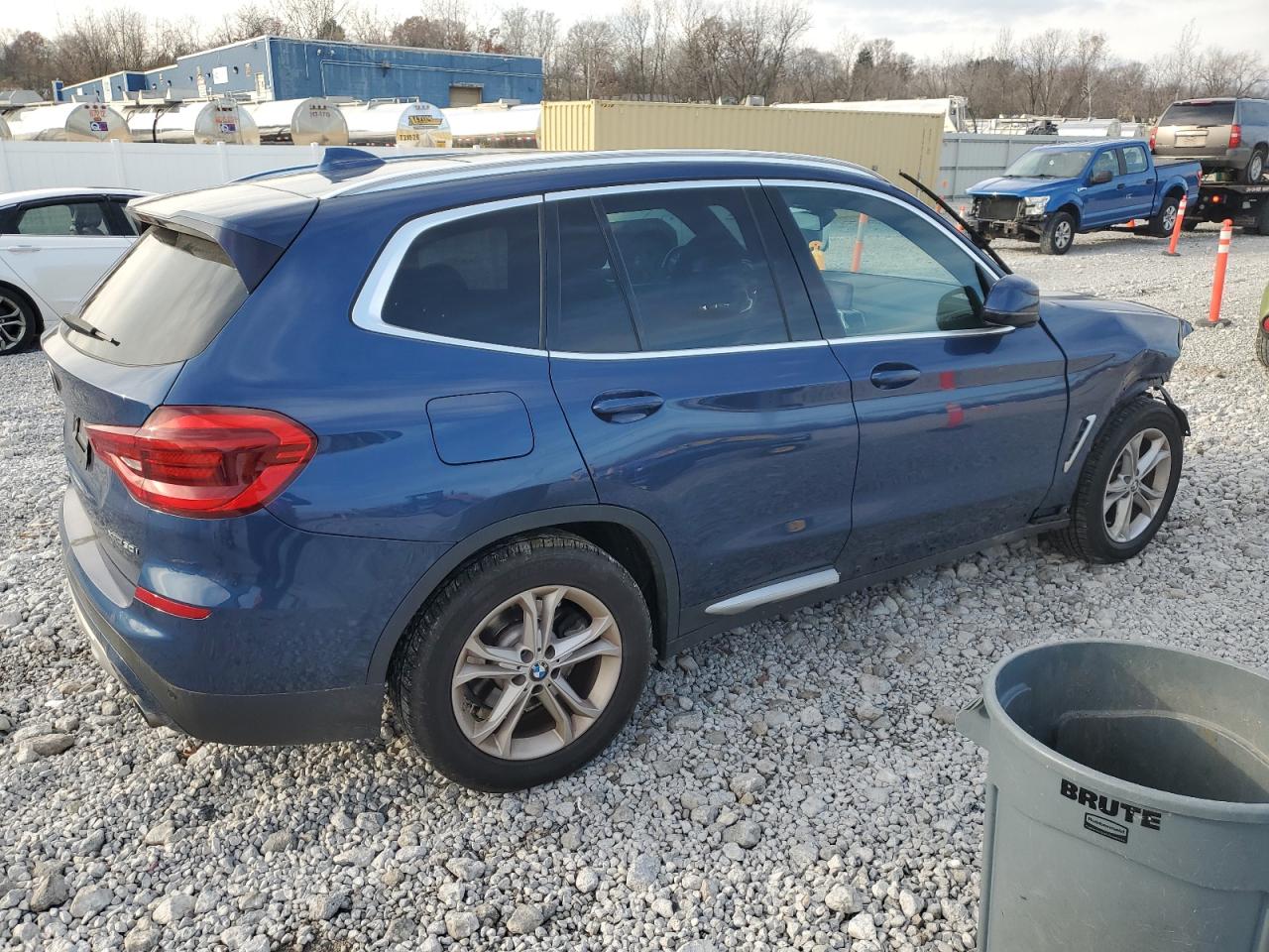 Фото: 5UXTY5C09M9F98798