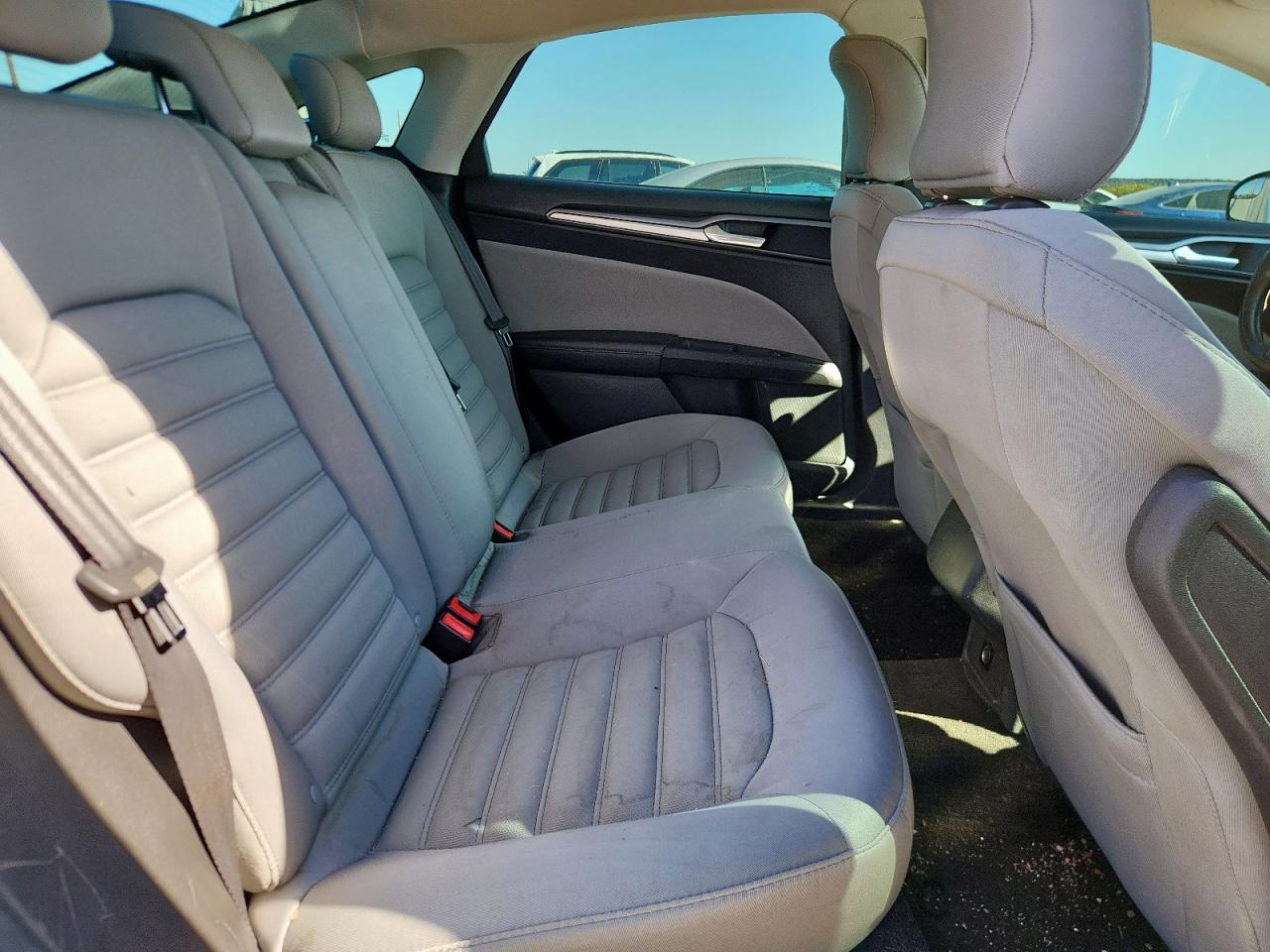 2015 Ford Fusion S VIN: 3FA6P0G71FR211537 Lot: 91901075