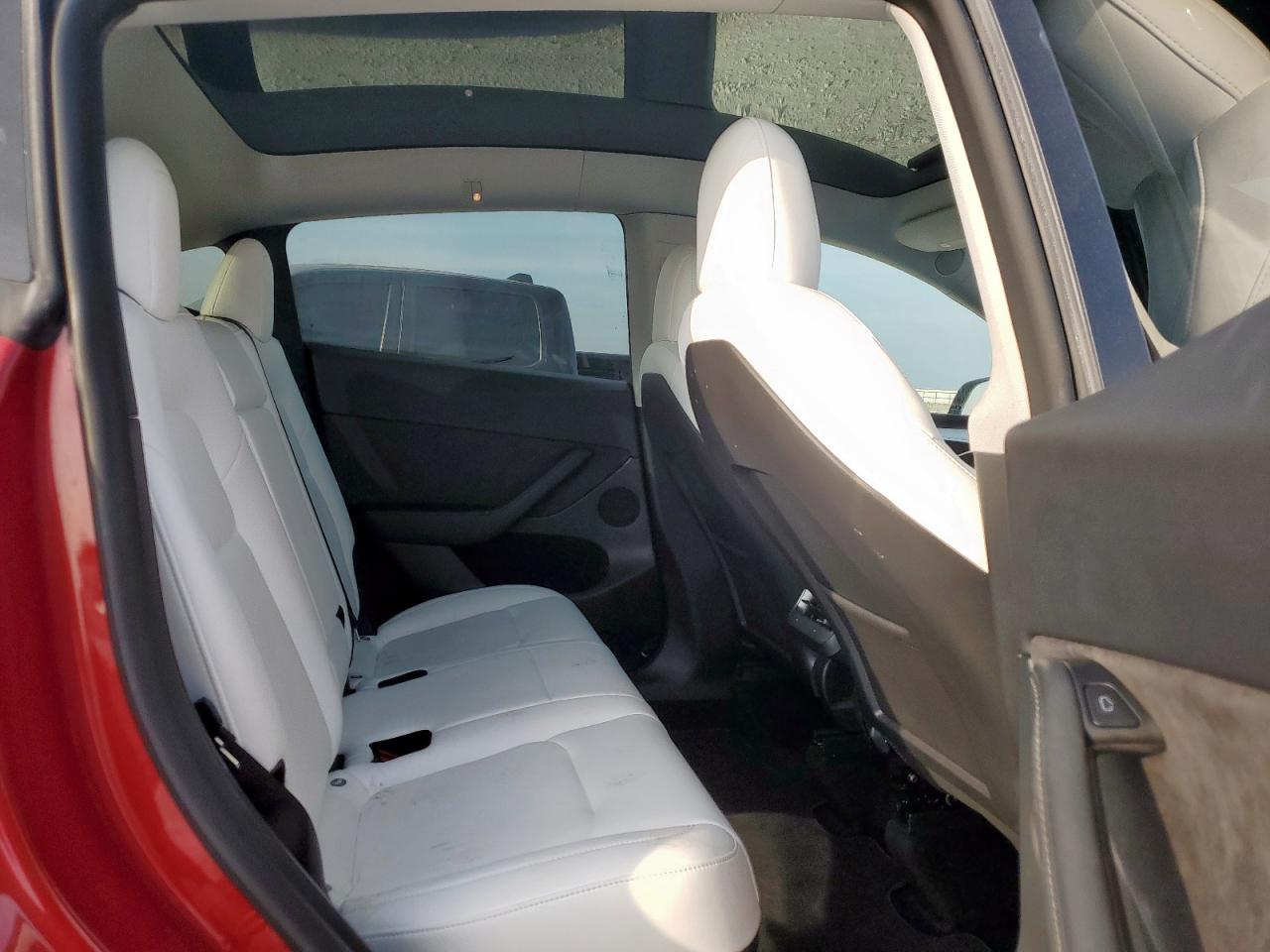 2022 Tesla Model Y VIN: 7SAYGDEE9NF548990 Lot: 93499255