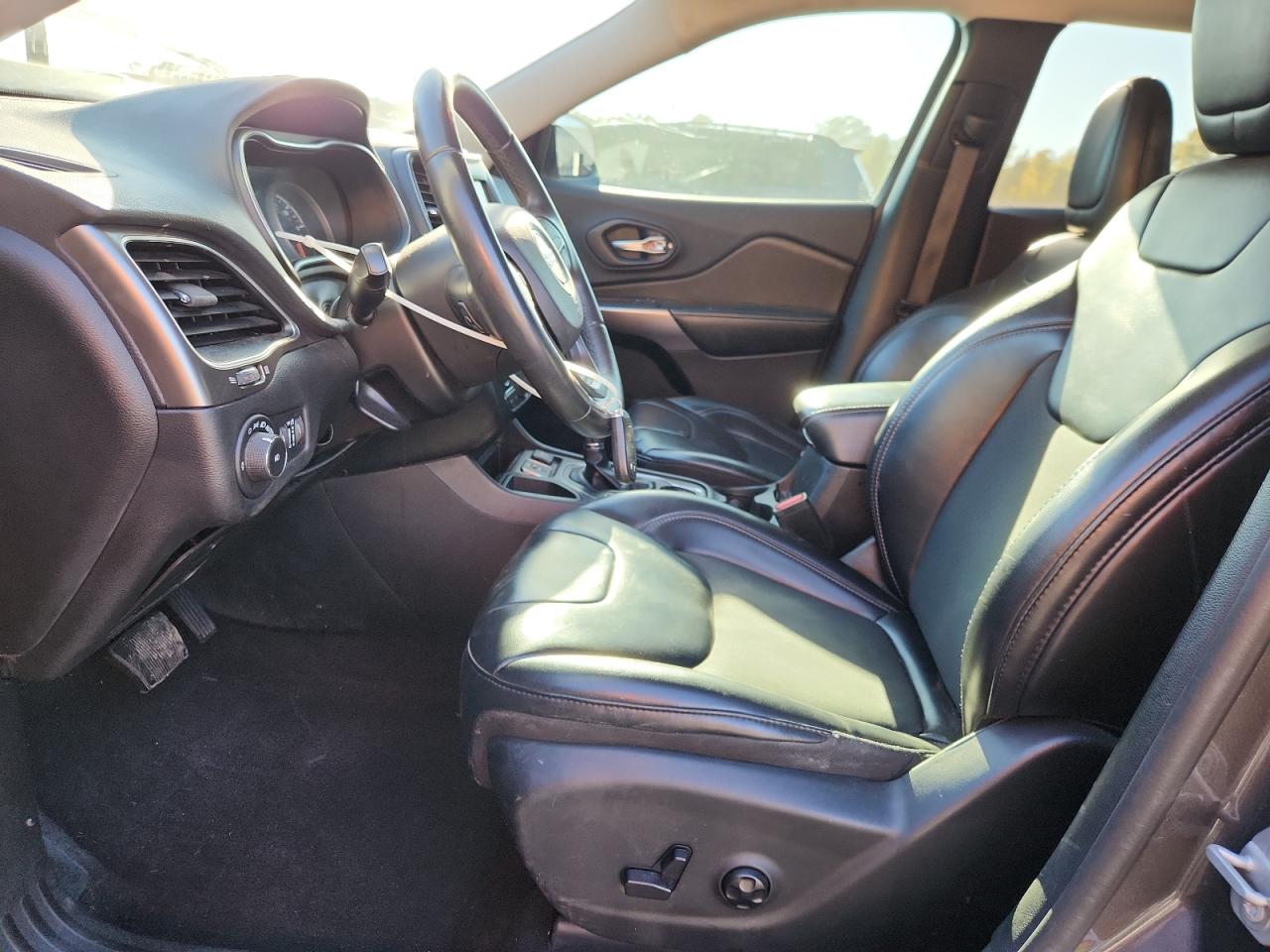 2019 Jeep Cherokee Latitude Plus VIN: 1C4PJLLB5KD395900 Lot: 91455105