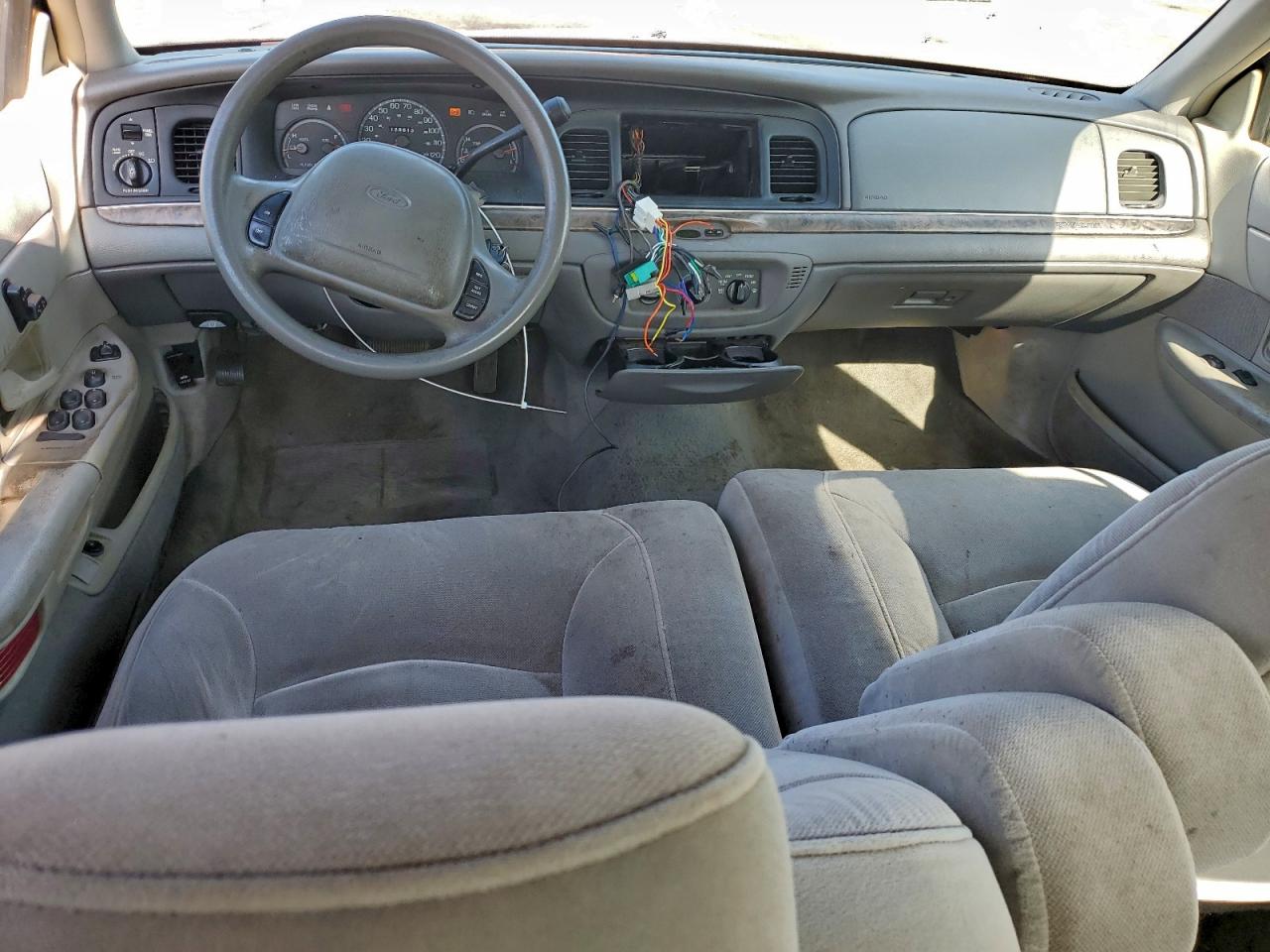 1999 Ford Crown Victoria Lx VIN: 2FAFP74W1XX197663 Lot: 93975055