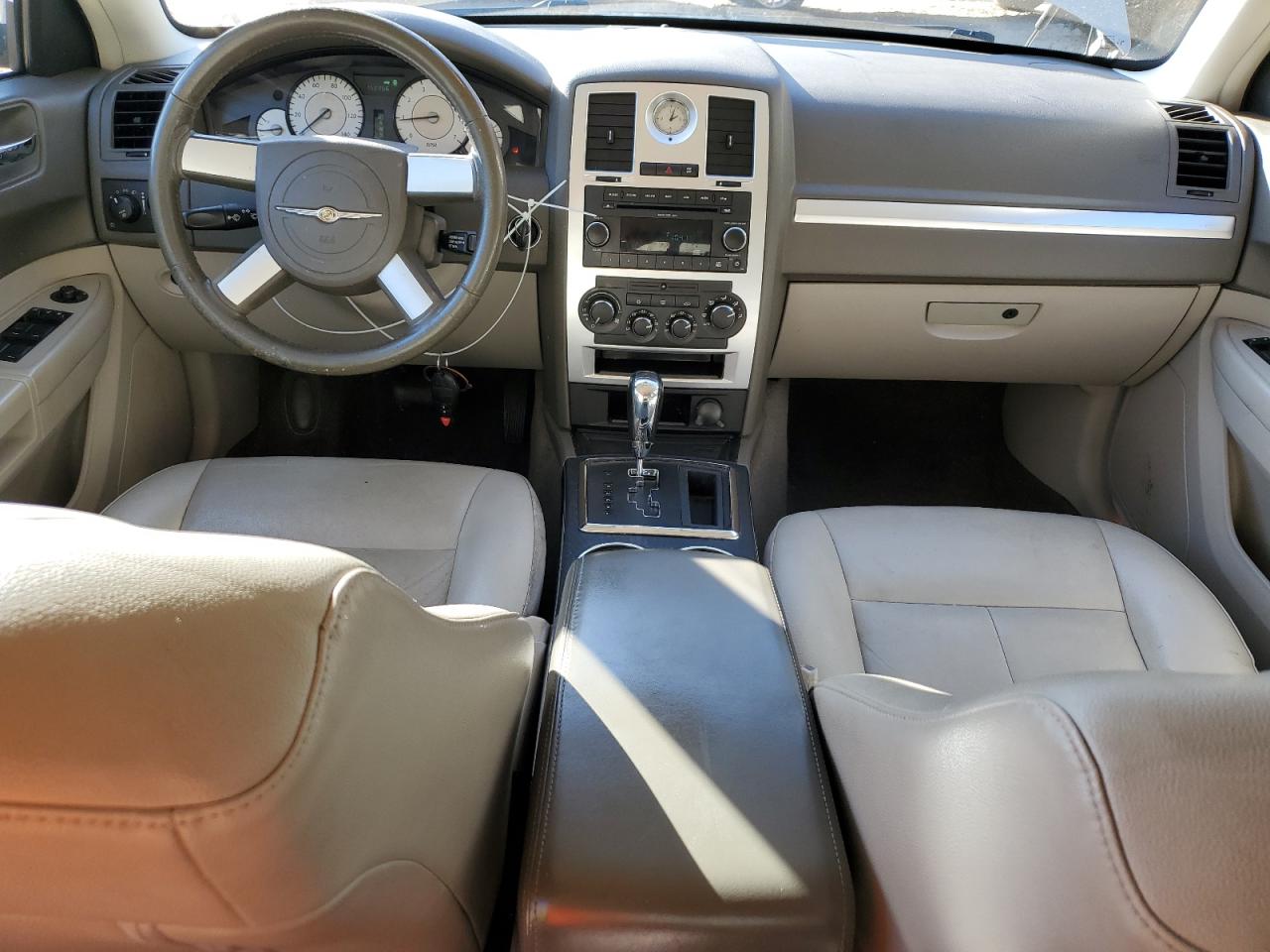 2009 Chrysler 300 Touring VIN: 2C3LA53V19H552070 Lot: 92426135