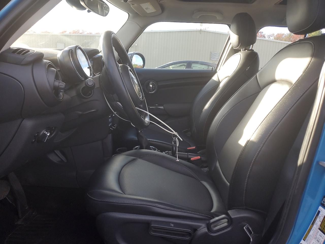 2015 Mini Cooper VIN: WMWXS5C51FT827927 Lot: 92030135