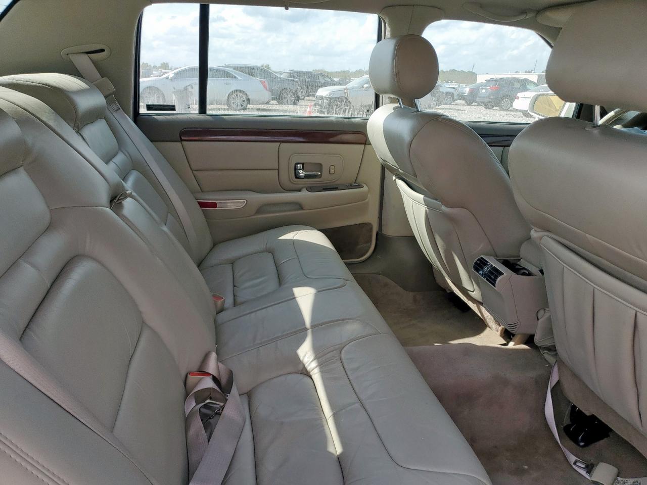 1998 Cadillac Deville VIN: 1G6KD54Y4WU726586 Lot: 93610575