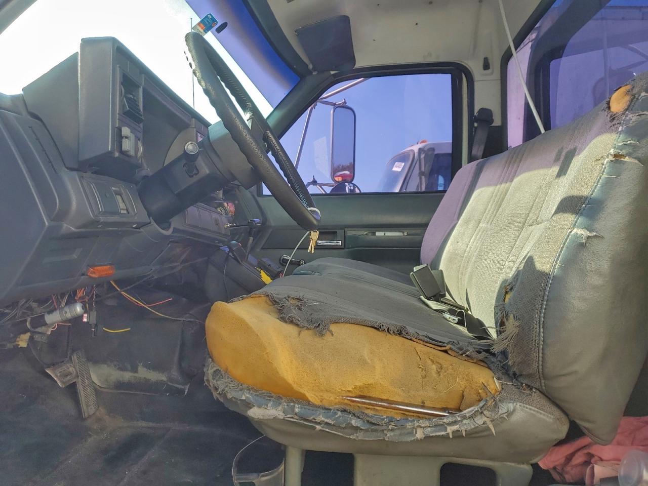 2002 Chevrolet C-Series C Rollback Truck VIN: 1GBJ7H1C82J502103 Lot: 93280575