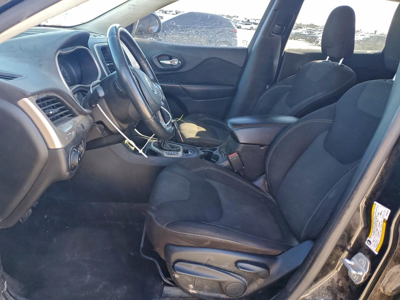 2015 Jeep Cherokee Latitude VIN: 1C4PJLCBXFW662944 Lot: 94571335