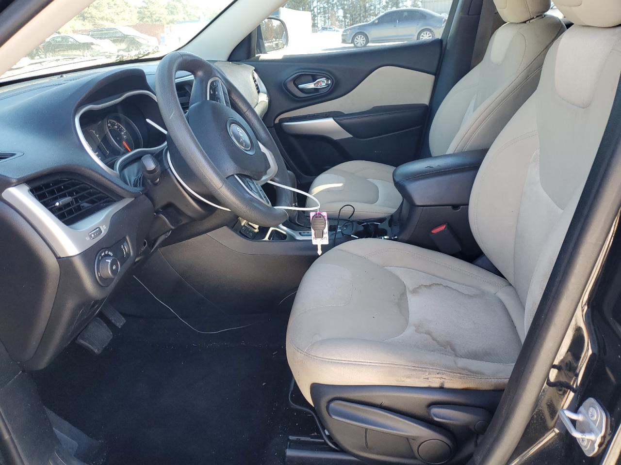 2018 Jeep Cherokee Latitude VIN: 1C4PJLCB7JD553751 Lot: 92360165