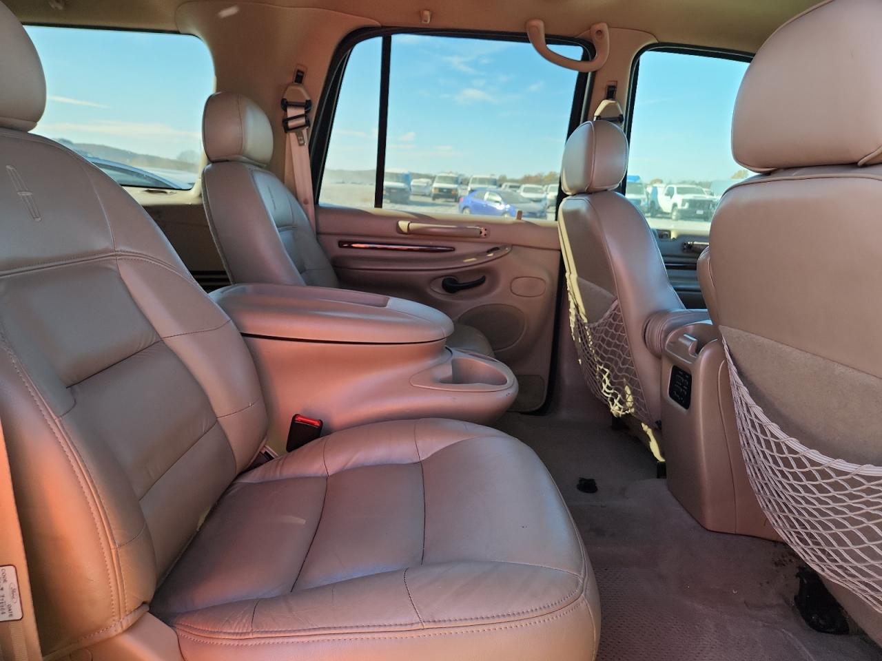 1999 Lincoln Navigator VIN: 5LMPU28A8XLJ16625 Lot: 92458105