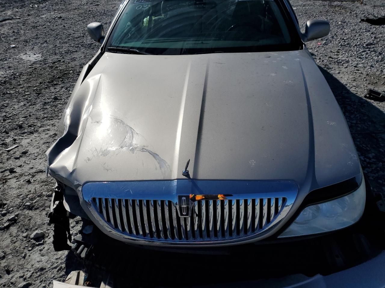 2003 Lincoln Town Car Signature VIN: 1LNHM82W13Y645426 Lot: 90675595