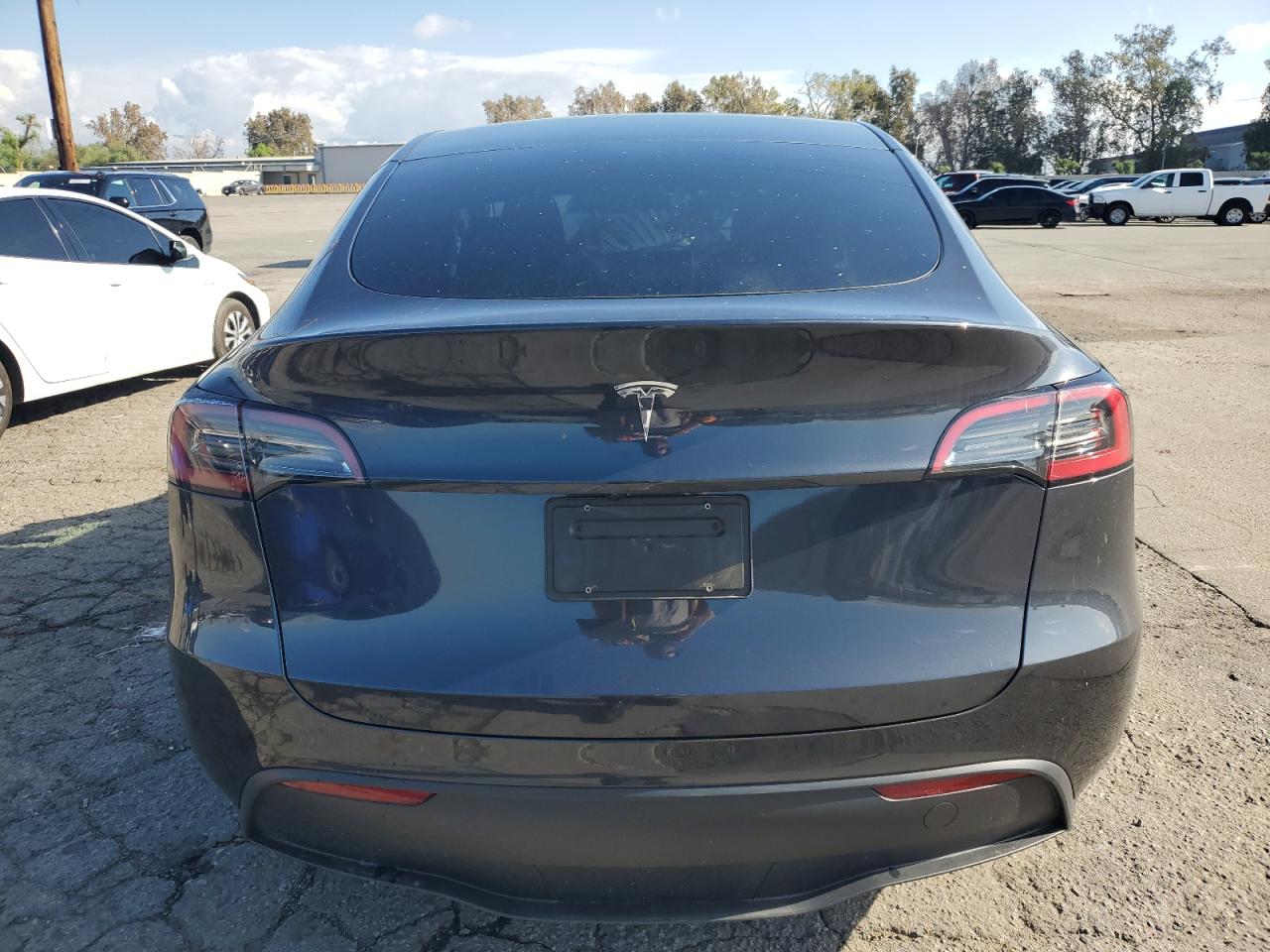 2024 Tesla Model Y VIN: 7SAYGDED4RF184443 Lot: 93554605