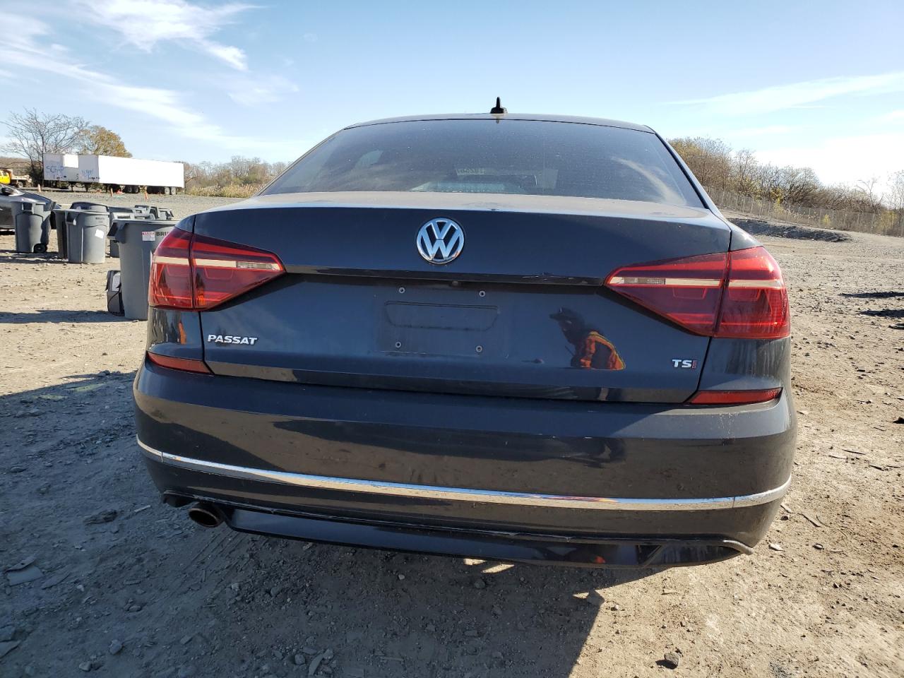 2018 Volkswagen Passat S VIN: 1VWAA7A39JC023289 Lot: 92567425