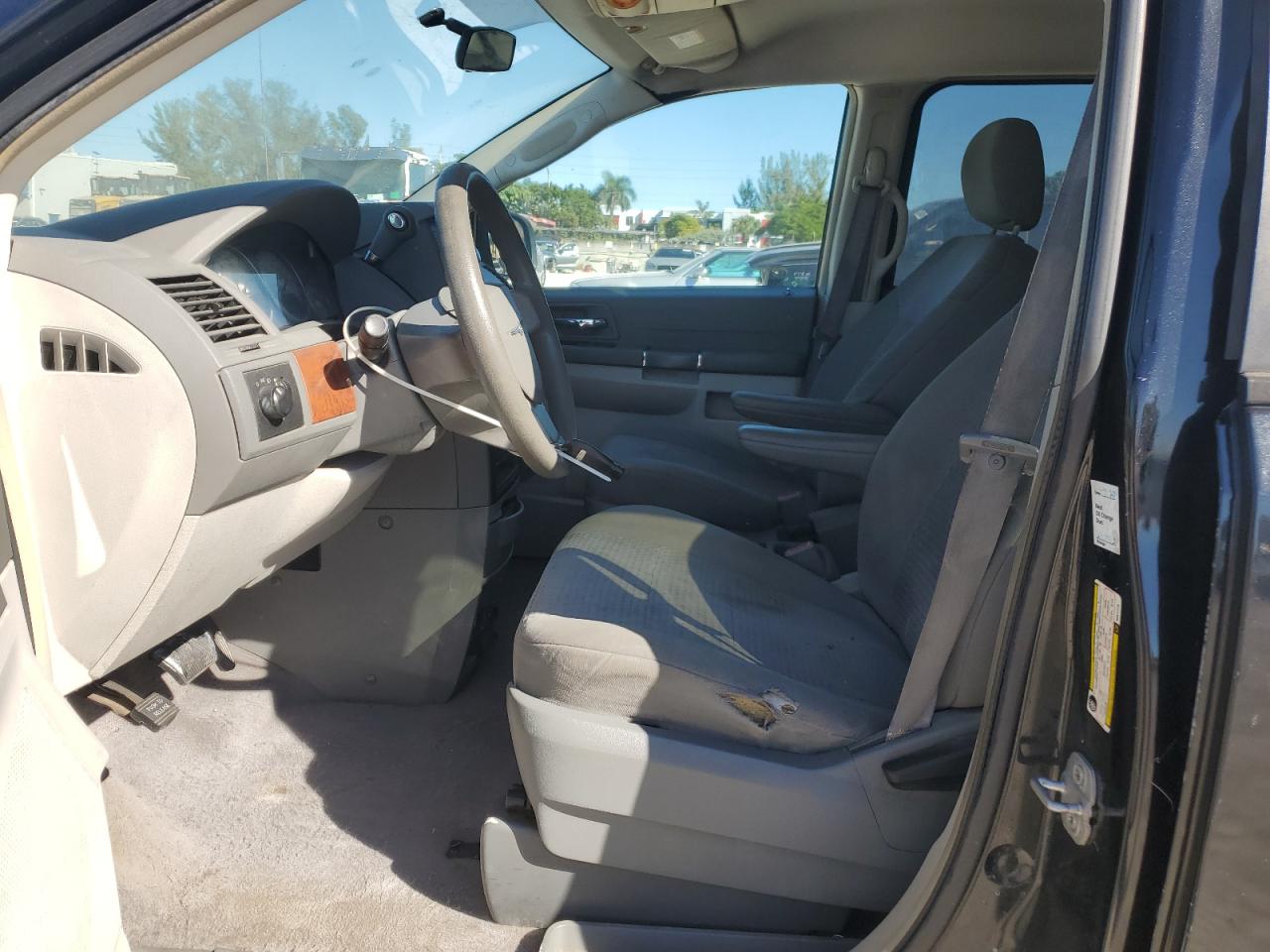 2008 Chrysler Town & Country Lx VIN: 2A8HR44H08R617778 Lot: 93521905