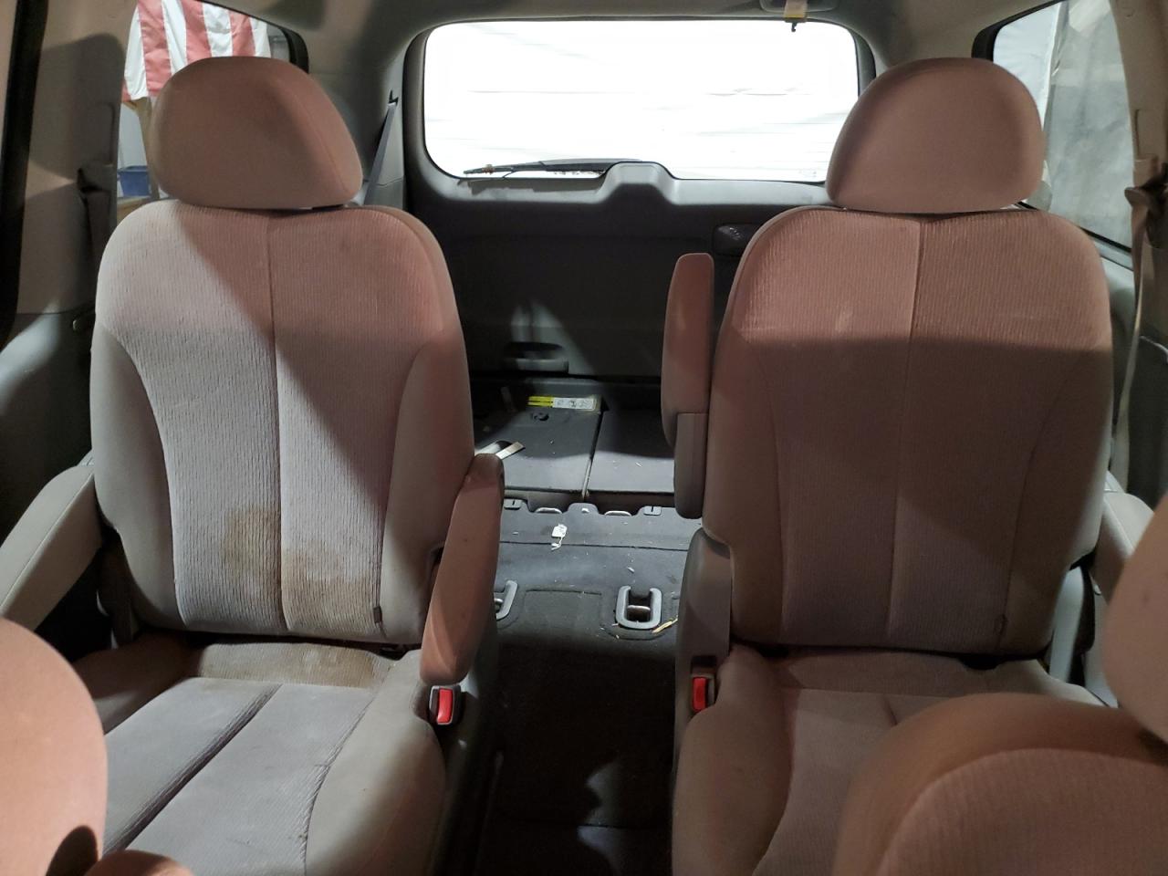 2011 Kia Sedona Lx VIN: KNDMG4C77B6378040 Lot: 92483125