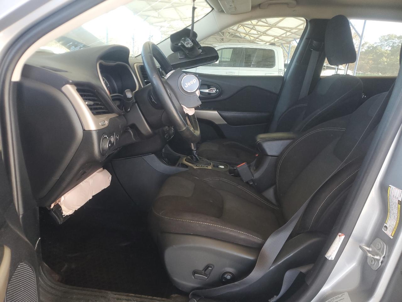 2017 Jeep Cherokee Latitude VIN: 1C4PJLCS6HW573195 Lot: 92928365