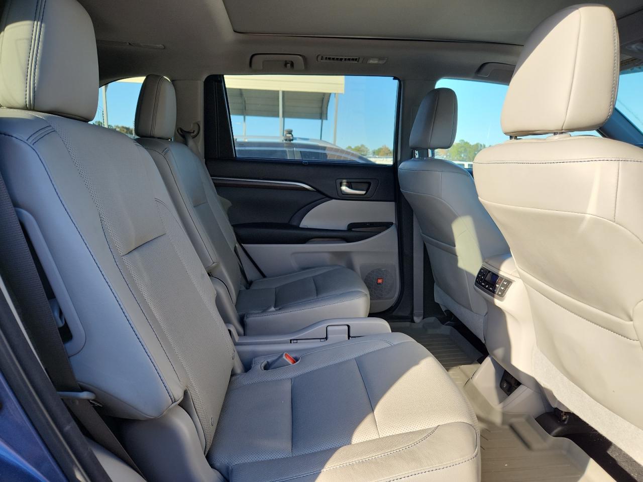 2015 Toyota Highlander Limited VIN: 5TDDKRFHXFS073637 Lot: 92263215