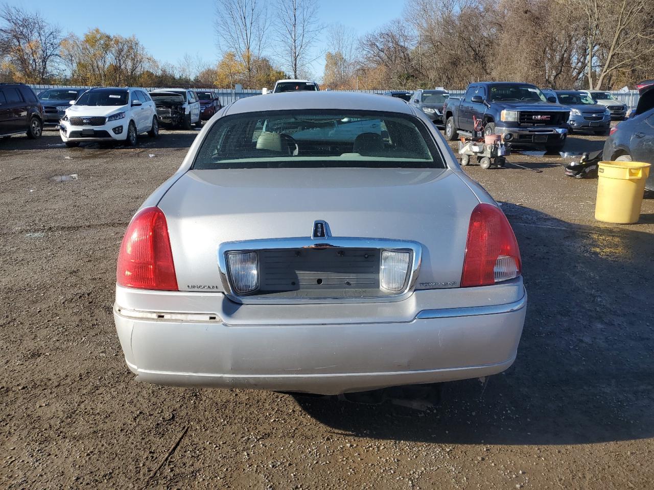 2010 Lincoln Town Car Signature Limited VIN: 2LNBL8CV3AX751470 Lot: 92371465