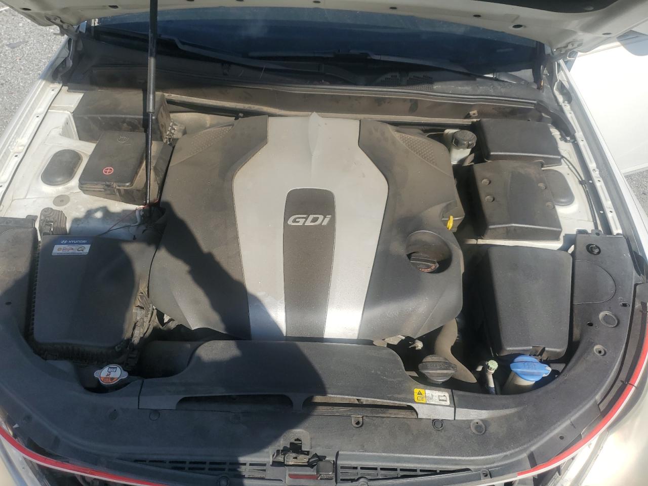 2013 Hyundai Genesis 3.8L VIN: KMHGC4DD8DU240899 Lot: 91635275