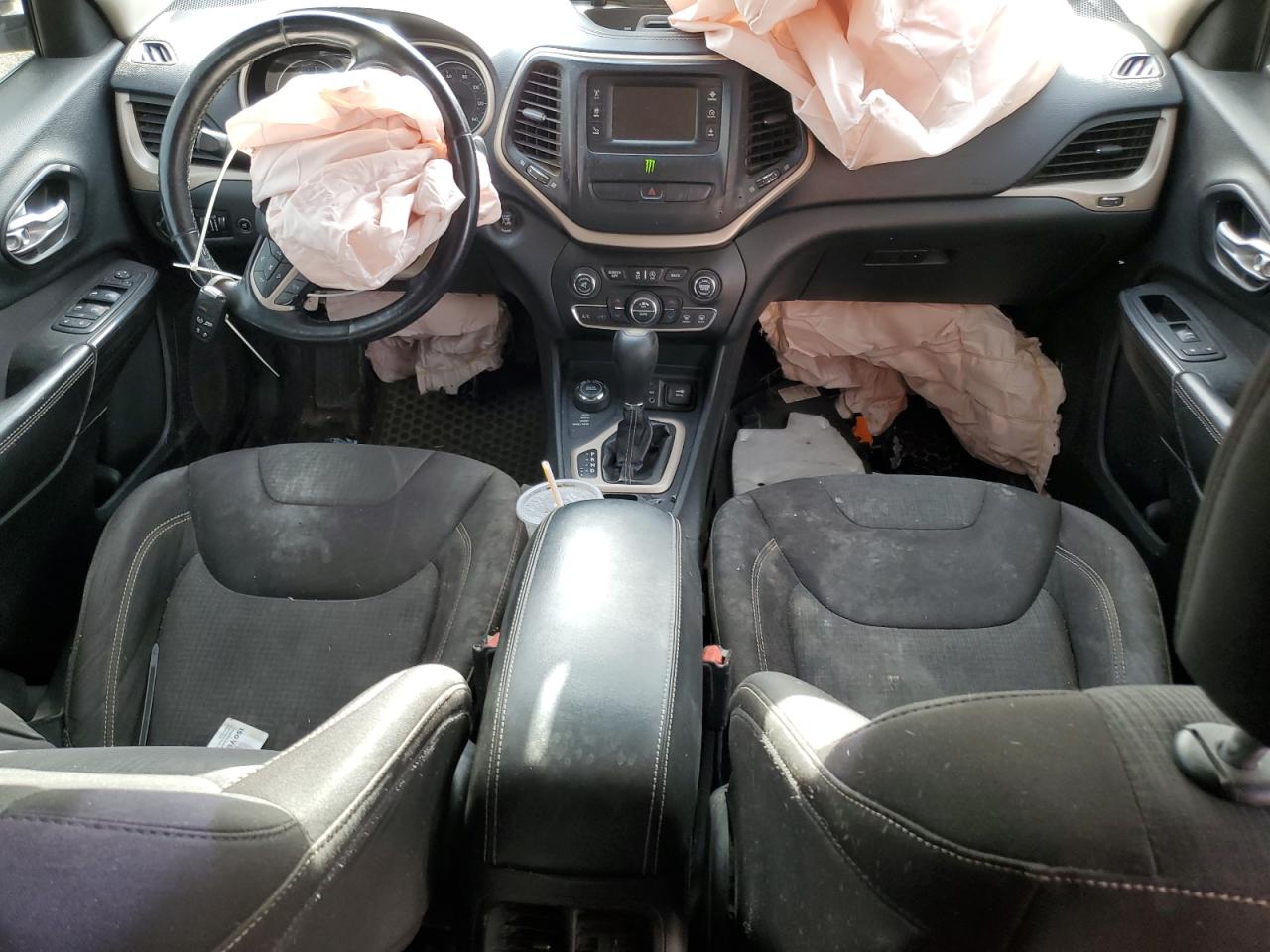 2015 Jeep Cherokee Latitude VIN: 1C4PJMCS8FW610590 Lot: 93336995