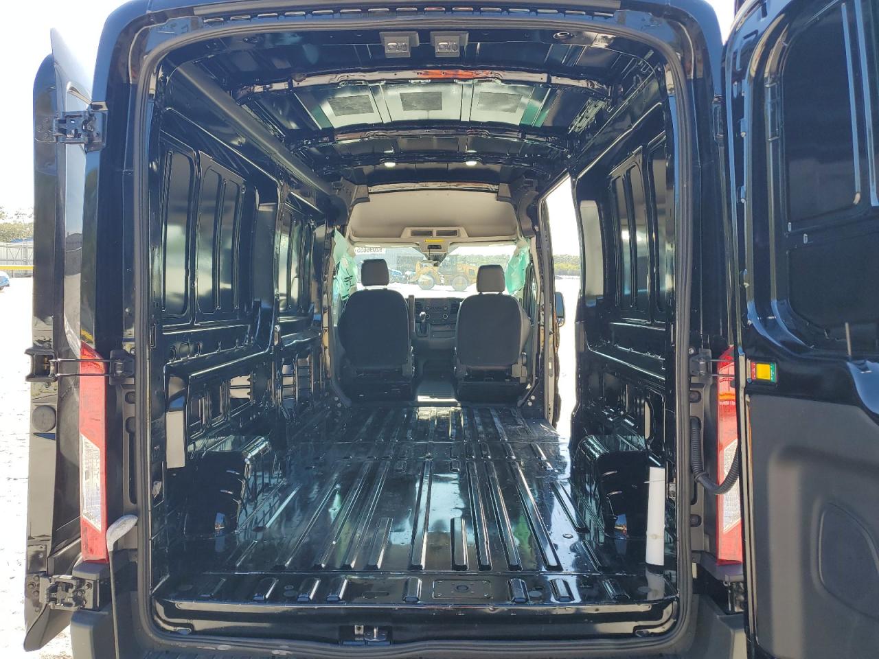 2024 Ford Transit Delivery Van VIN: 1FTBR1C84RKB74726 Lot: 92096655