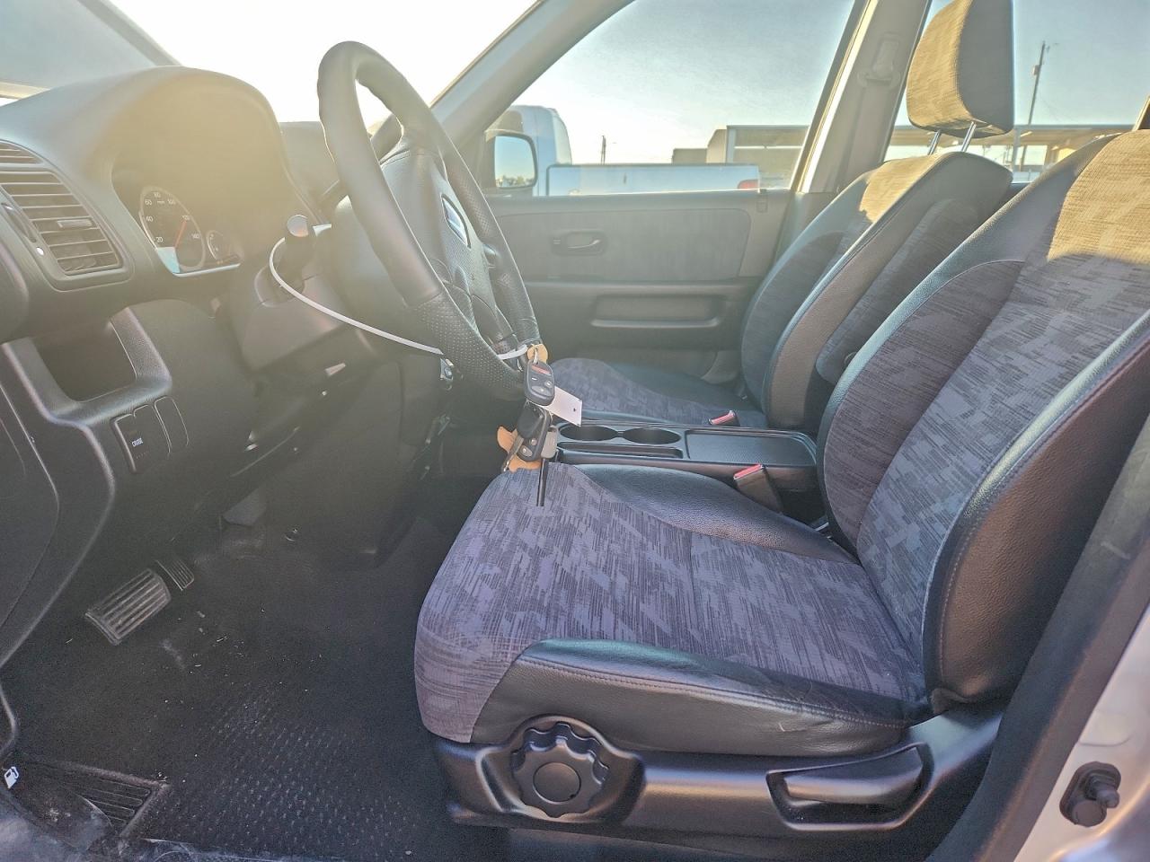 2004 Honda Cr-V Lx VIN: JHLRD68464C015180 Lot: 94403645