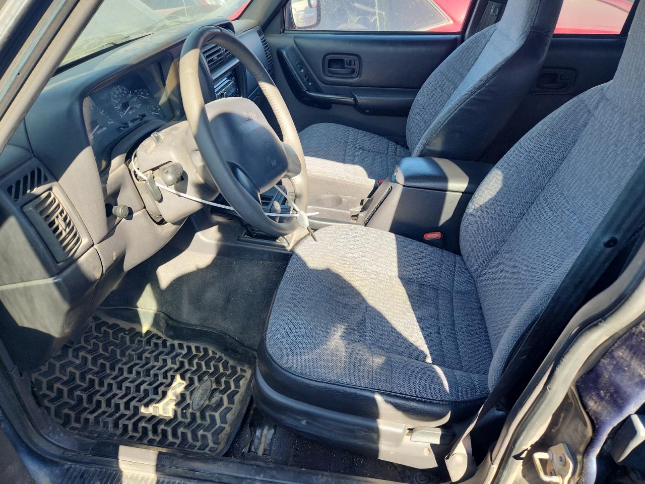 2000 Jeep Cherokee Sport VIN: 1J4FF48SXYL192649 Lot: 87489755