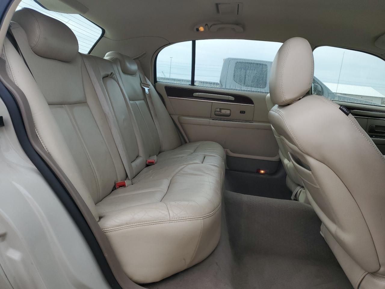 2005 Lincoln Town Car Signature Long Wheelbase VIN: 1LNHM85W05Y648297 Lot: 90908725