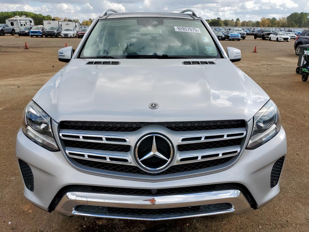 Фото: 4JGDF6EE5JB016350