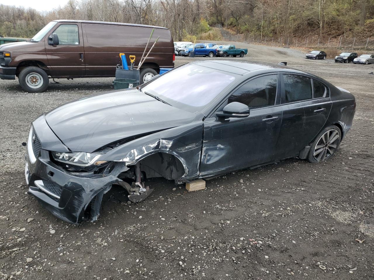 2017 Jaguar Xe R - Sport
