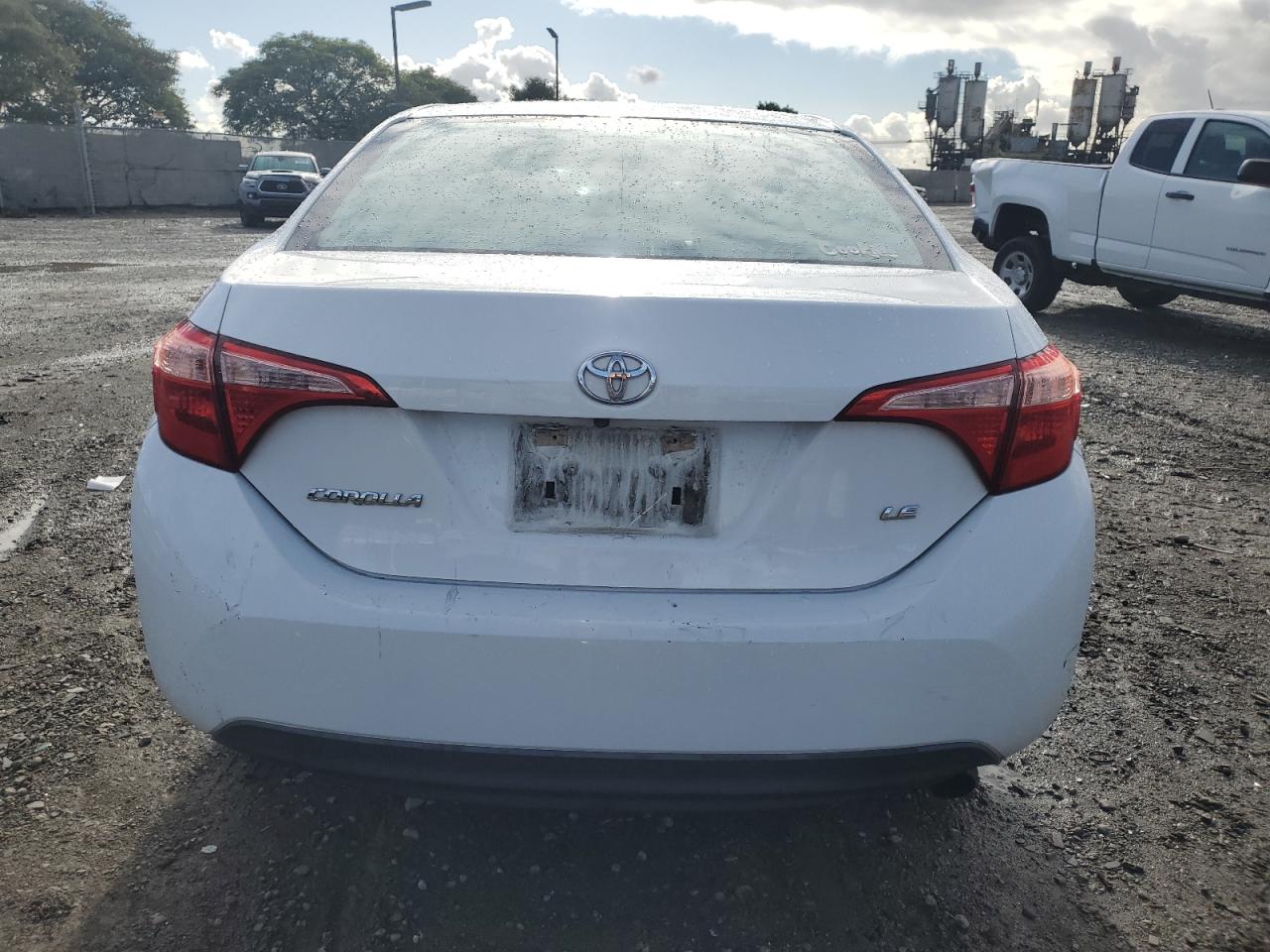 2018 Toyota Corolla L VIN: 5YFBURHE9JP828380 Lot: 93083165