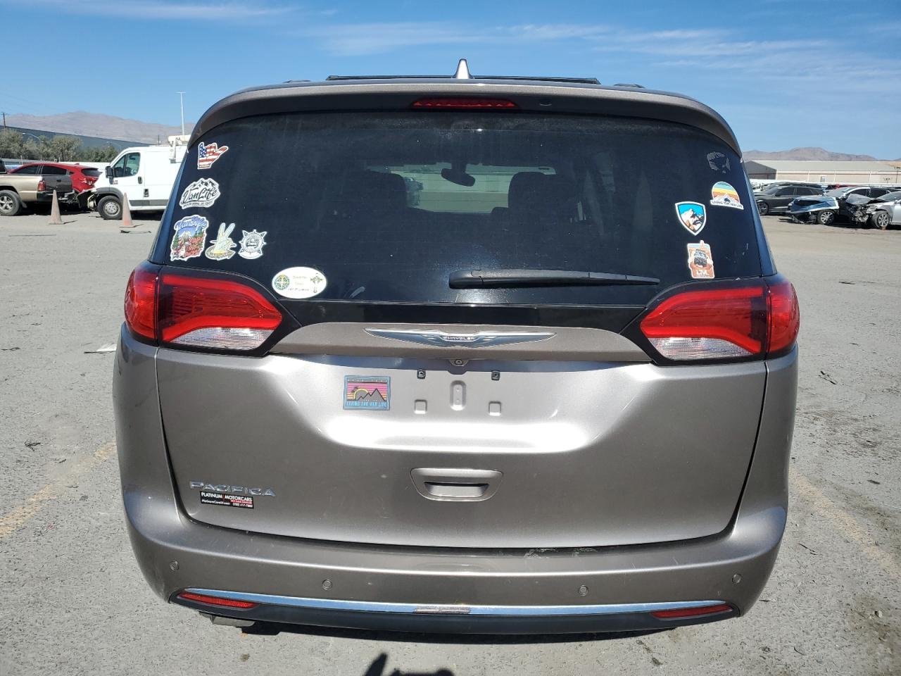 2017 Chrysler Pacifica Touring L VIN: 2C4RC1BG1HR585638 Lot: 91271435