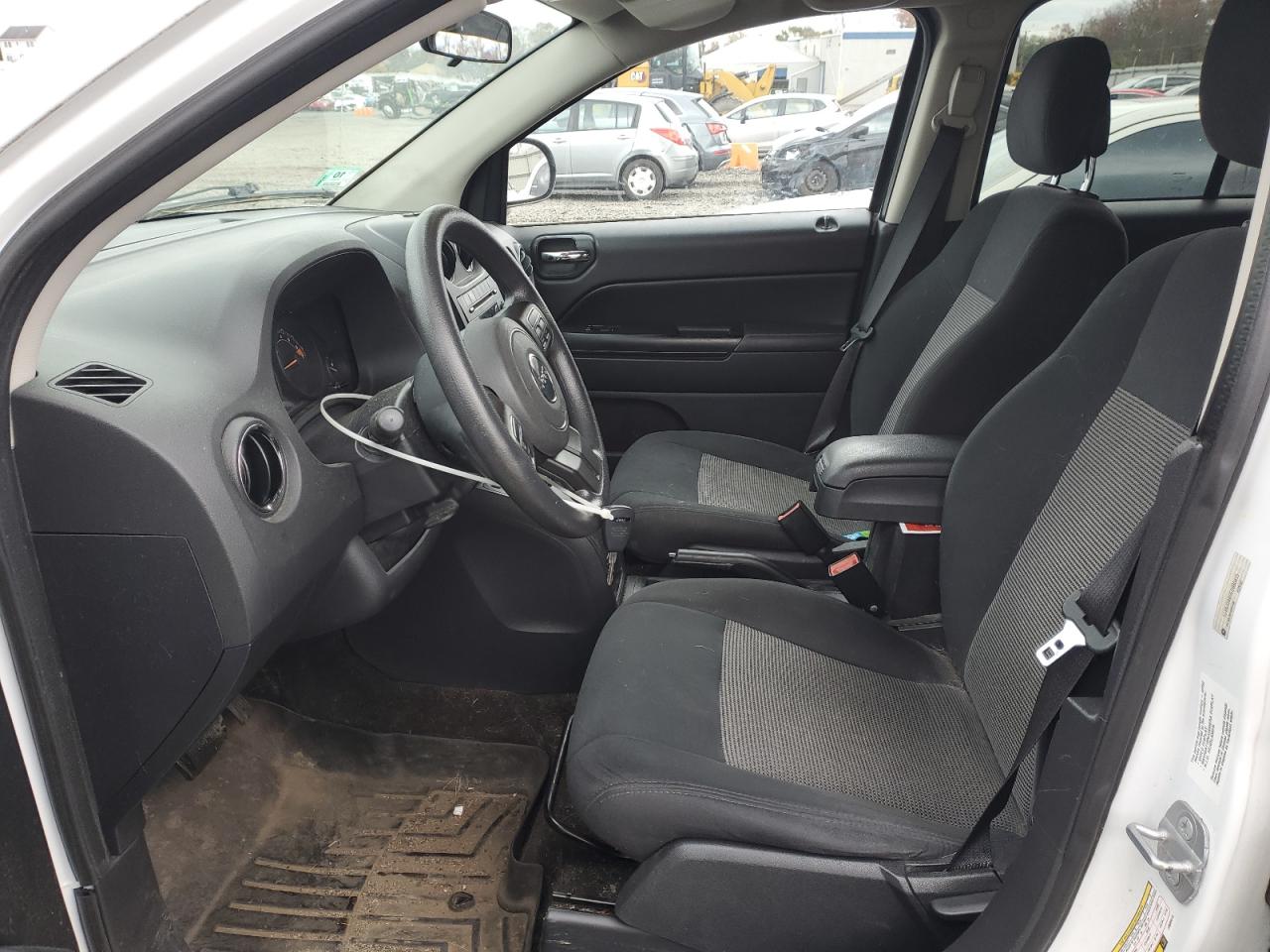 2014 Jeep Compass Sport VIN: 1C4NJDBB9ED880415 Lot: 92355455