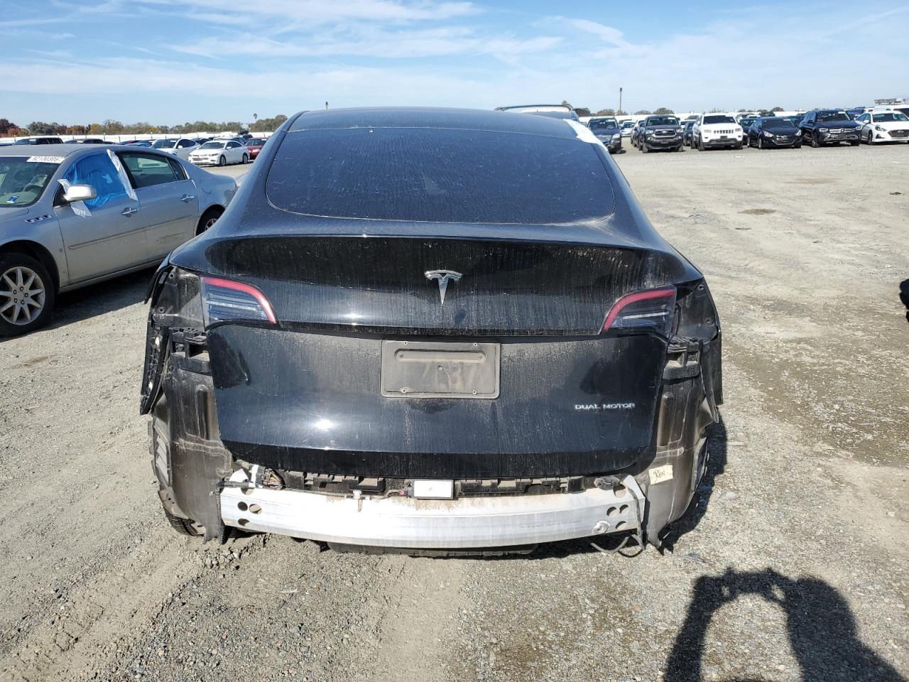 2023 Tesla Model Y VIN: 7SAYGDEE7PF748608 Lot: 90137635