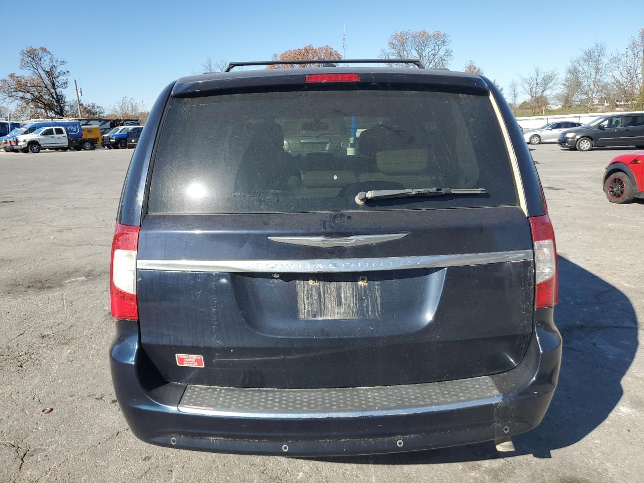 2011 Chrysler Town & Country Touring L VIN: 2A4RR8DG2BR713620 Lot: 92407445