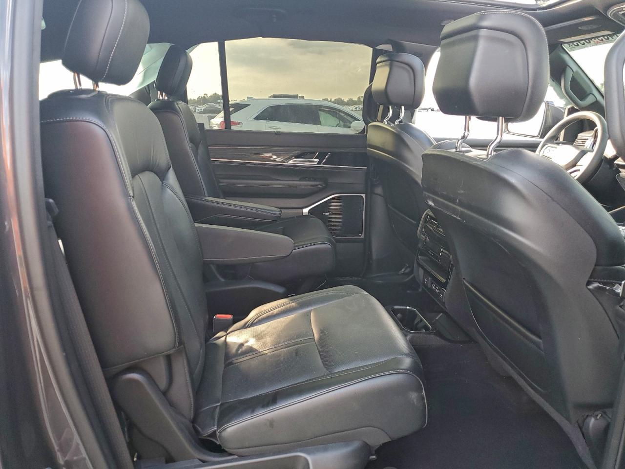 2022 Jeep Wagoneer Series Iii VIN: 1C4SJUDTXNS109563 Lot: 94594895