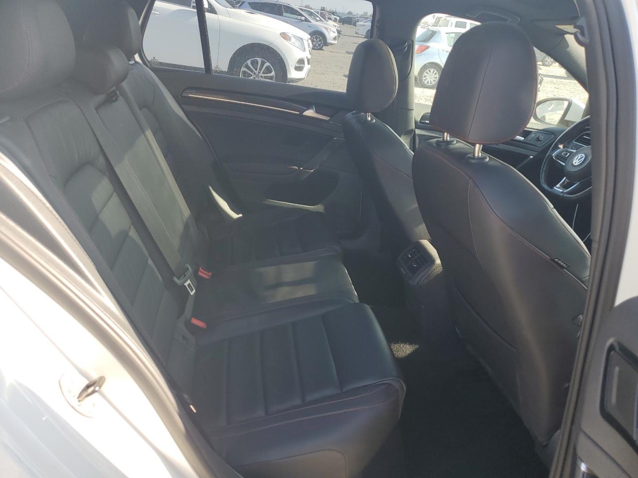 2015 Volkswagen Gti VIN: 3VW5T7AU2FM025668 Lot: 92701325