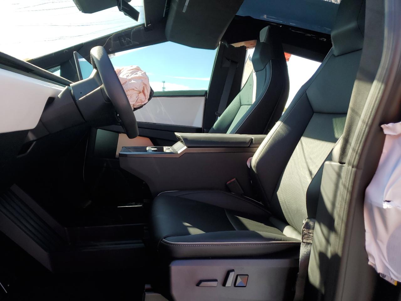 2025 Tesla Cybertruck VIN: 7G2CEHEEXSA060691 Lot: 82456235