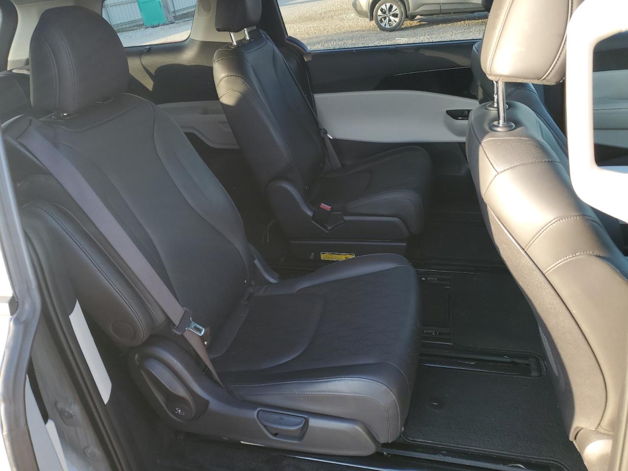 2024 Kia Carnival Ex VIN: KNDNC5H30R6421770 Lot: 92419765