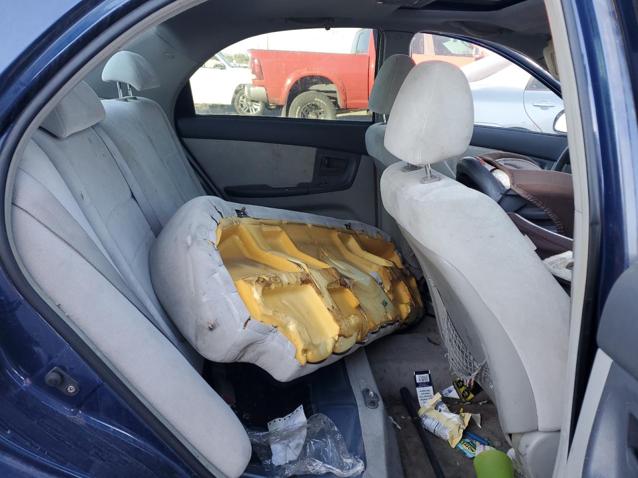 2004 Kia Spectra Lx VIN: KNAFE122745052456 Lot: 90951605