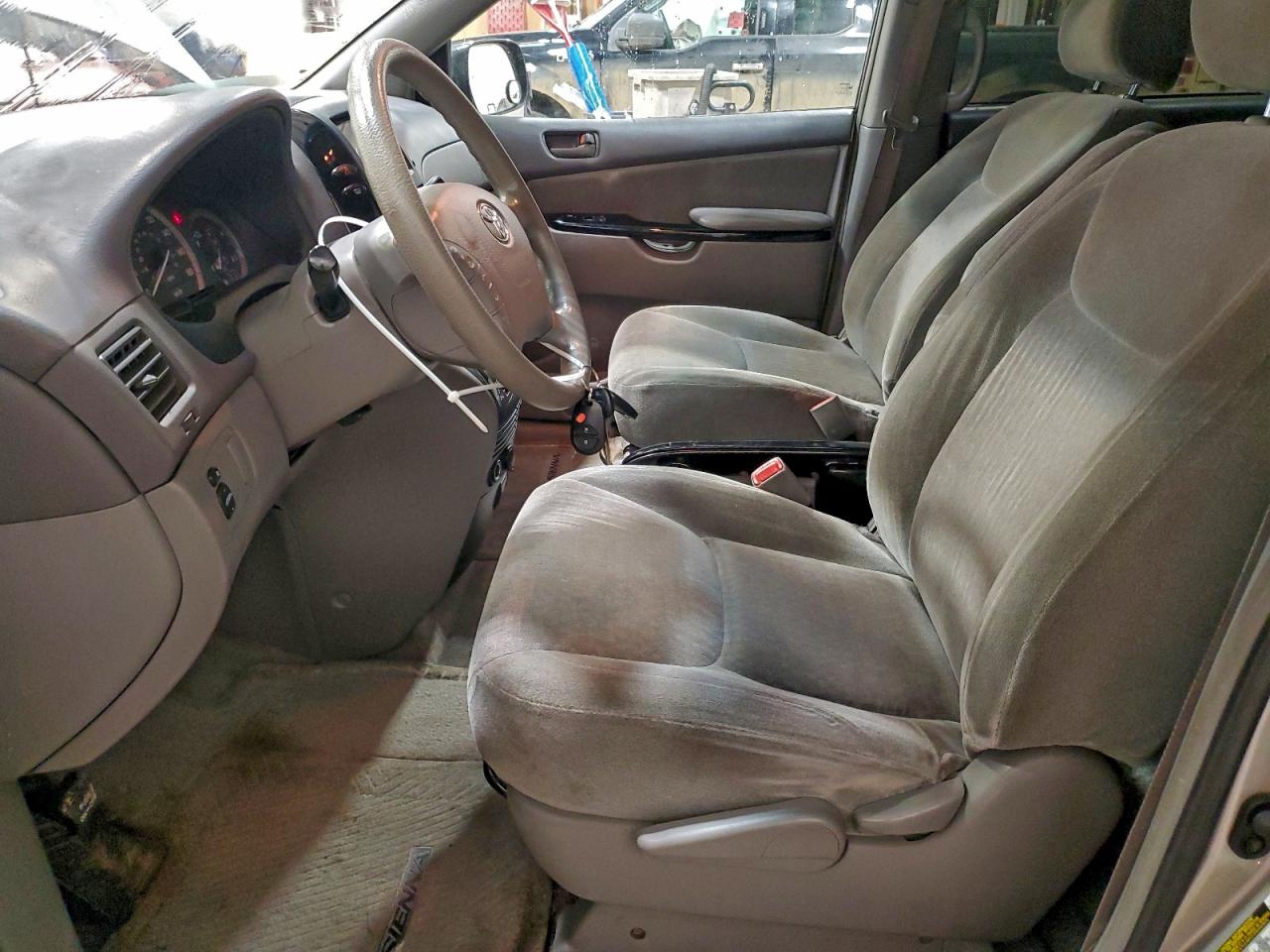 2005 Toyota Sienna Ce VIN: 5TDZA29C45S266770 Lot: 93450785