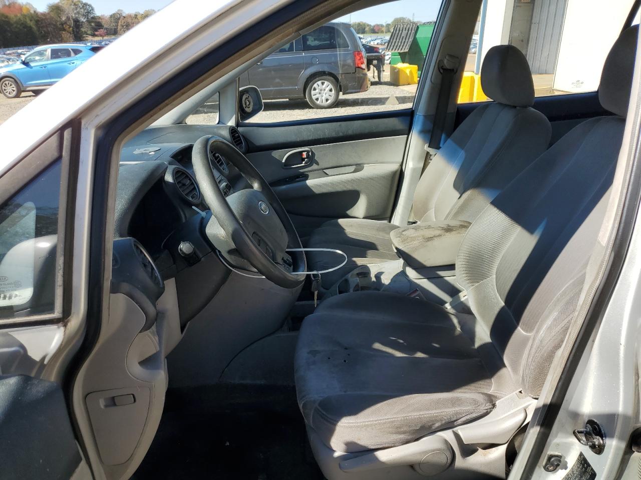 2007 Kia Rondo Base VIN: KNAFG525977037879 Lot: 90603625