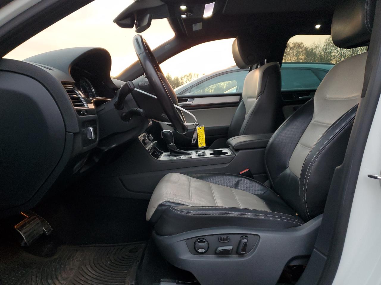 2017 Volkswagen Touareg Wolfsburg VIN: WVGRF7BP9HD006615 Lot: 93273045