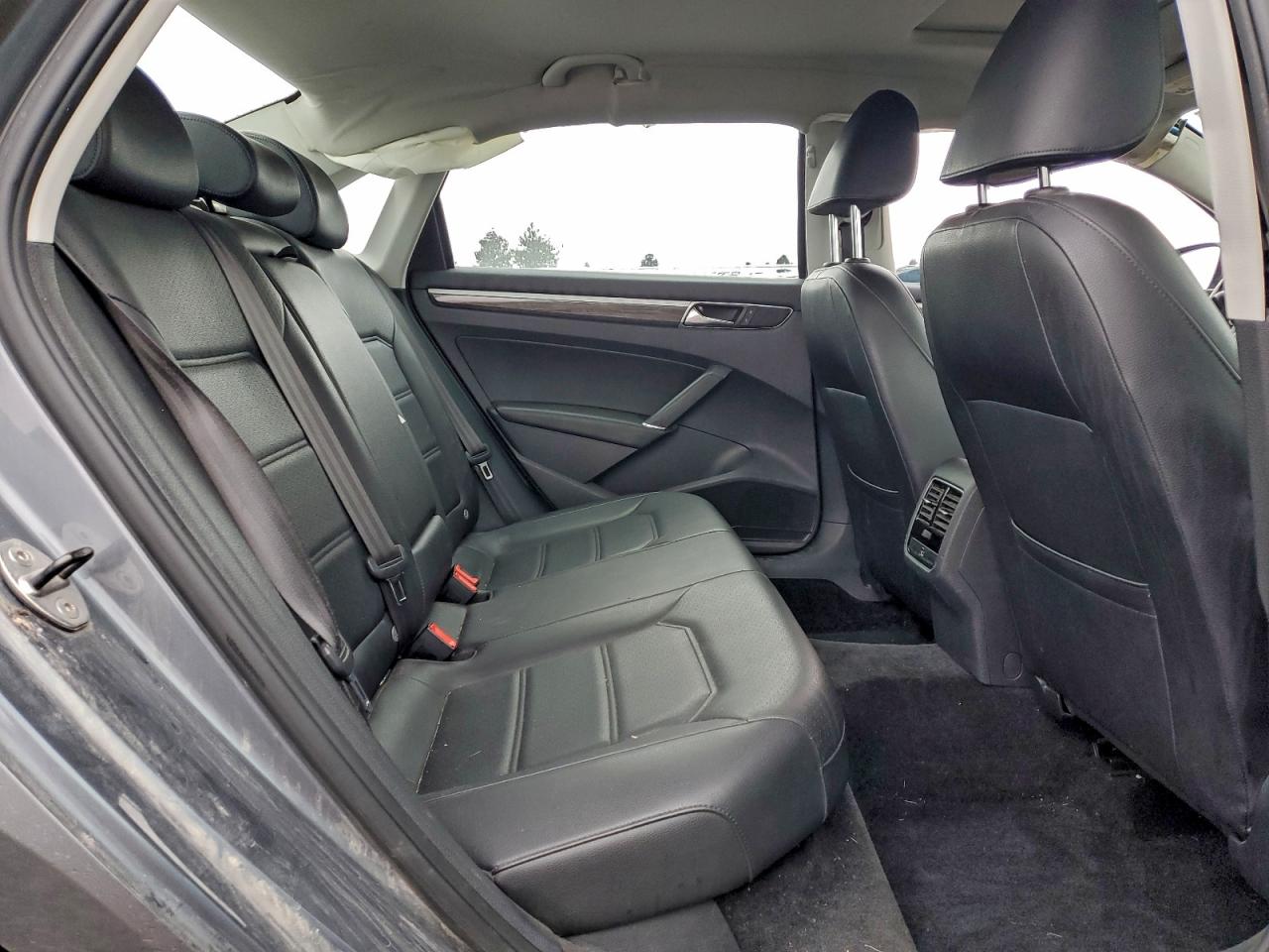 2017 Volkswagen Passat Se VIN: 1VWBT7A3XHC004100 Lot: 93832645