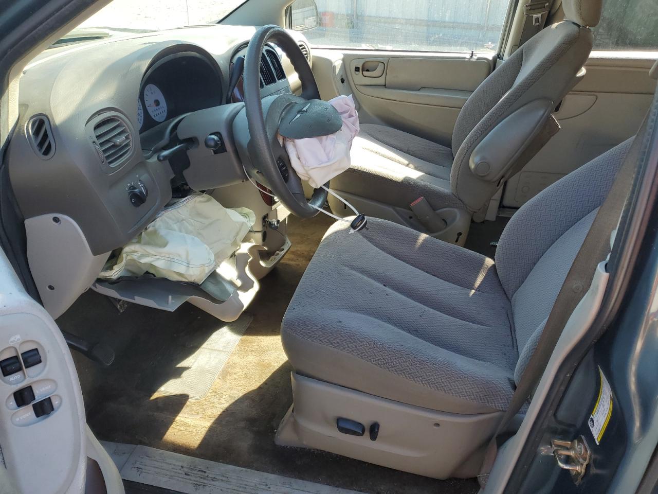 2006 Chrysler Town & Country VIN: 1A4GP45R16B739832 Lot: 92288225