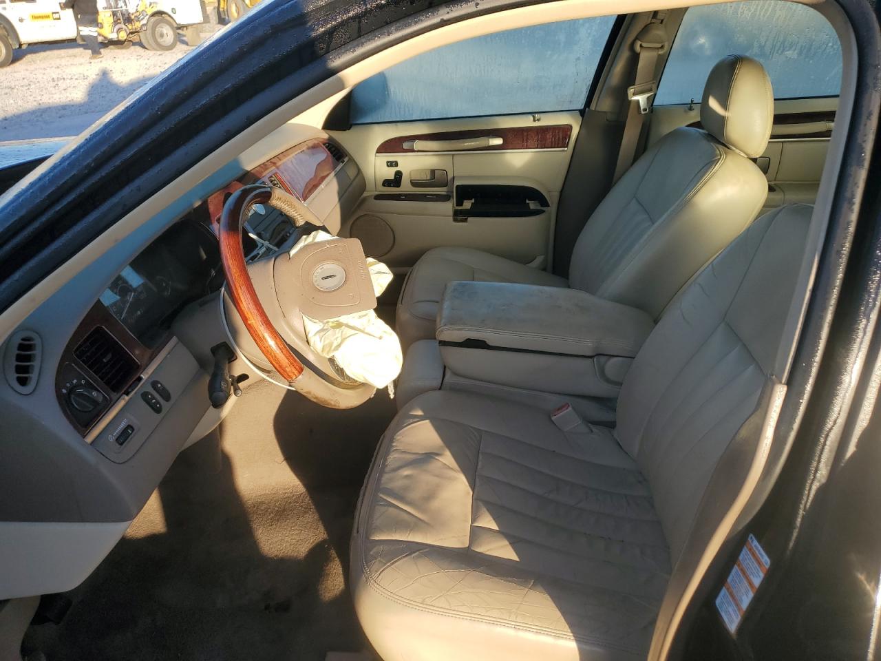 2003 Lincoln Town Car Signature VIN: 1LNHM82W13Y614712 Lot: 92677455