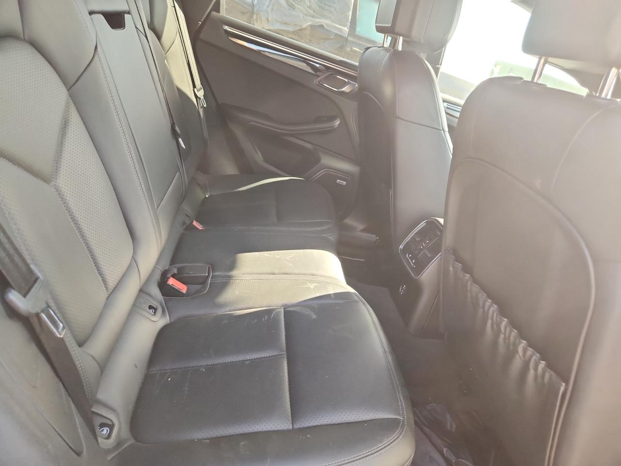 2020 Porsche Macan S VIN: WP1AB2A56LLB35084 Lot: 92722035