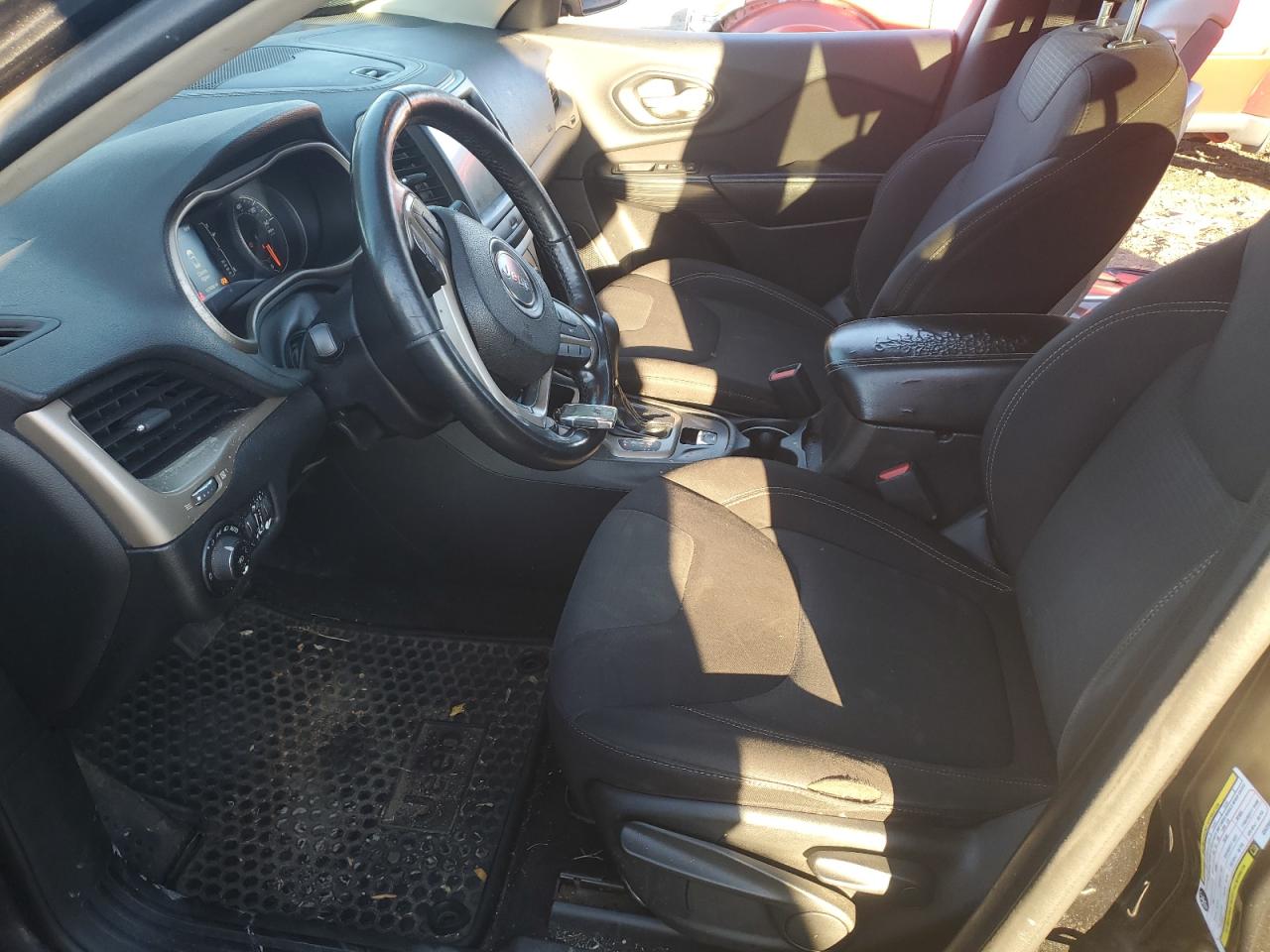 2016 Jeep Cherokee Latitude VIN: 1C4PJMCS2GW296727 Lot: 93226515